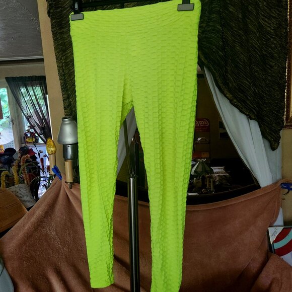 K20 Butt lift Neon scrunchy leggings so comfy - Picture 2 of 4